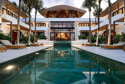 Foto Real Eksterior & Pool