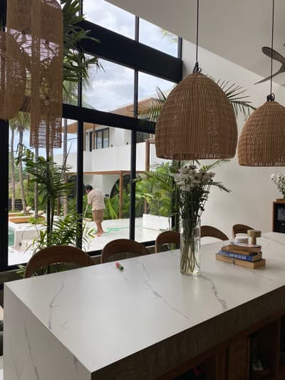 Foto Real Lobby, Dining & Kitchen