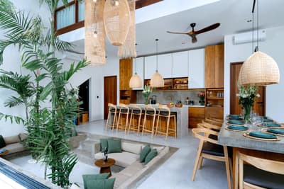 Foto Real Lobby, Dining & Kitchen