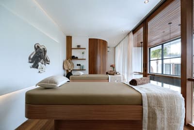 Foto Real Bedroom & Bathroom
