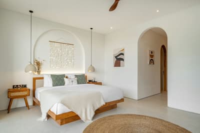 Bedroom & Bathroom