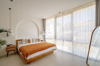 Bedroom & Bathroom