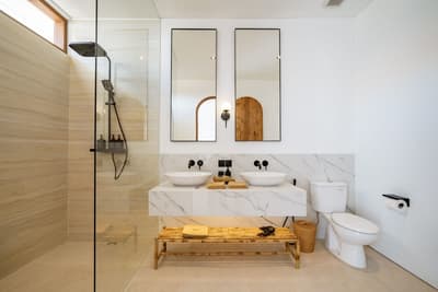 Bedroom & Bathroom