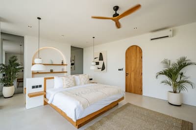 Bedroom & Bathroom