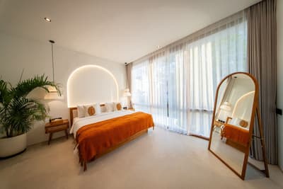 Bedroom & Bathroom